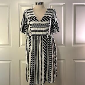 Old Navy V-Neck Geometric Mini Dress, size Medium